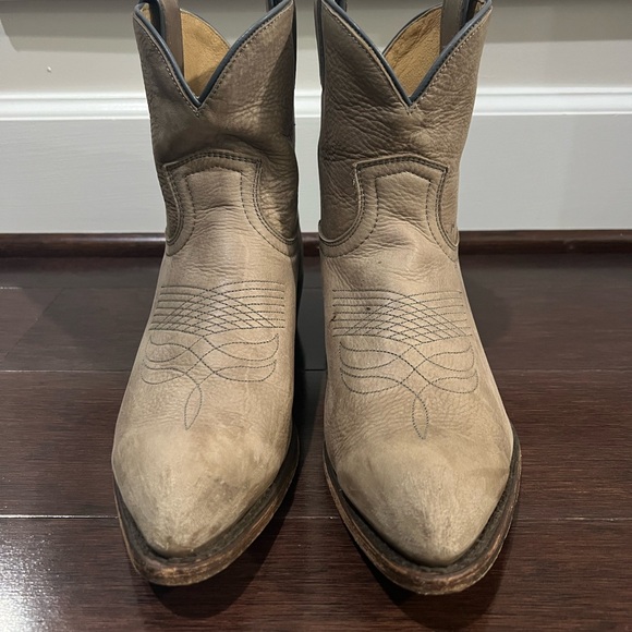 Frye Billy Short Western Booties - Picture 2 of 4